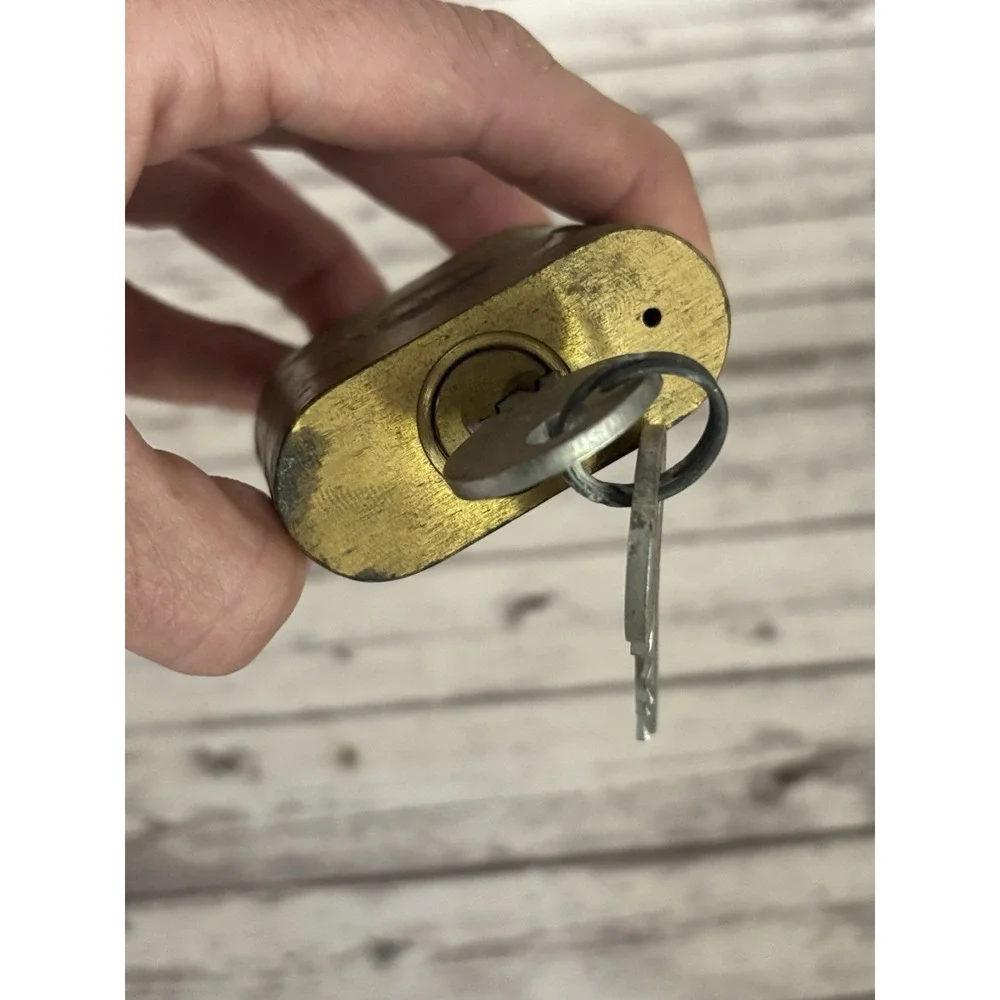 YALE Padlock With Original 2 Keys Works Great Vintage Brass Lock USA 3